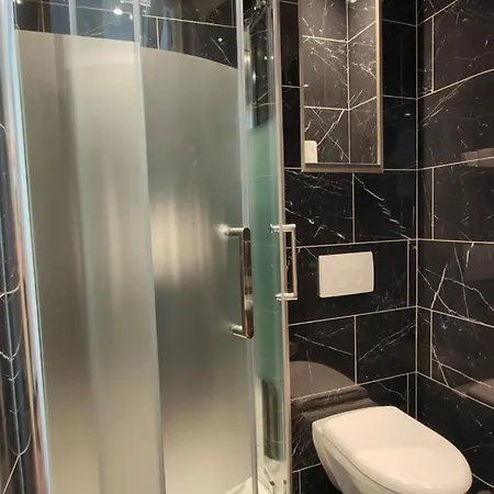 Modern Est Hotel 2*