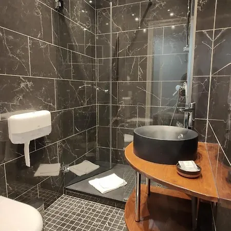 Modern Est 2* Paris