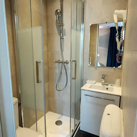Hotel Modern Est 2*