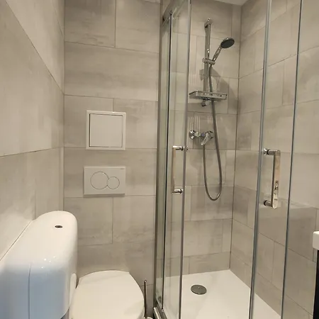 Modern Est Hotel 2*
