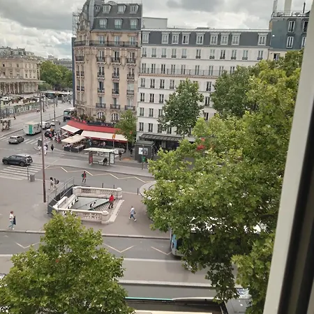 Modern Est Hotell