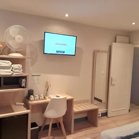Hotell Modern Est 2*