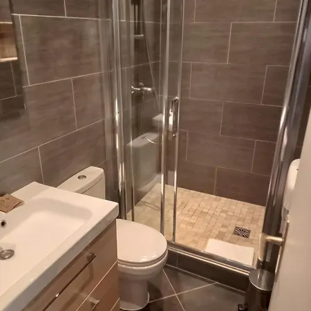 Modern Est Hotel 2*