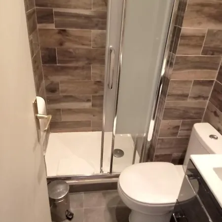 Modern Est Hotel 2*