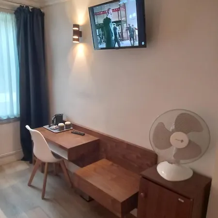Modern Est Hotel 2*