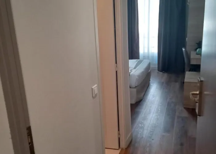 Hotel Modern Est Paryż