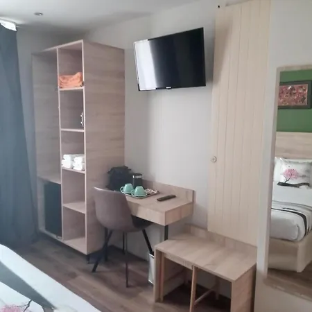 Ξενοδοχείο Modern Est 2*