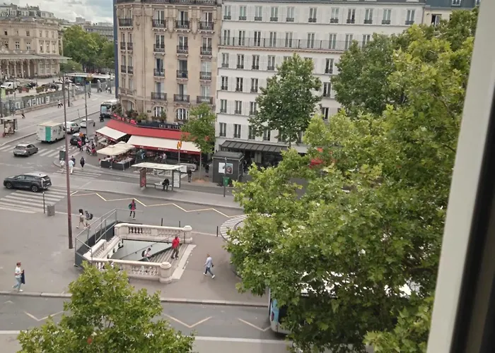 Modern Est Szálloda