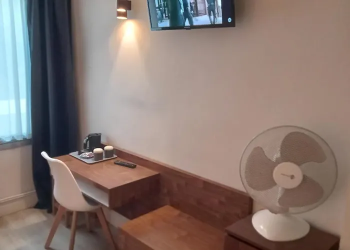 Modern Est Szálloda 2*